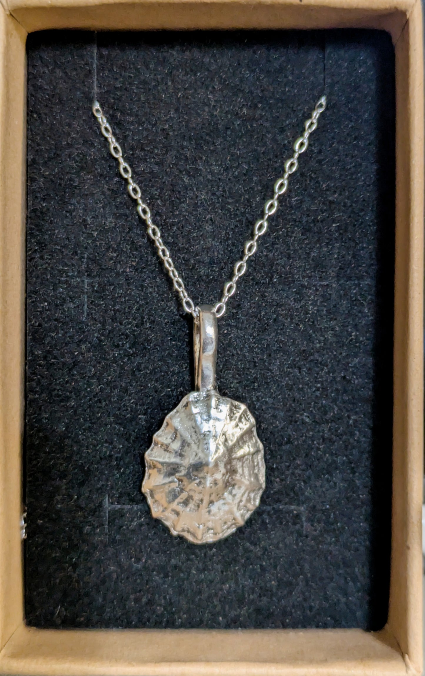 Silver shell necklace